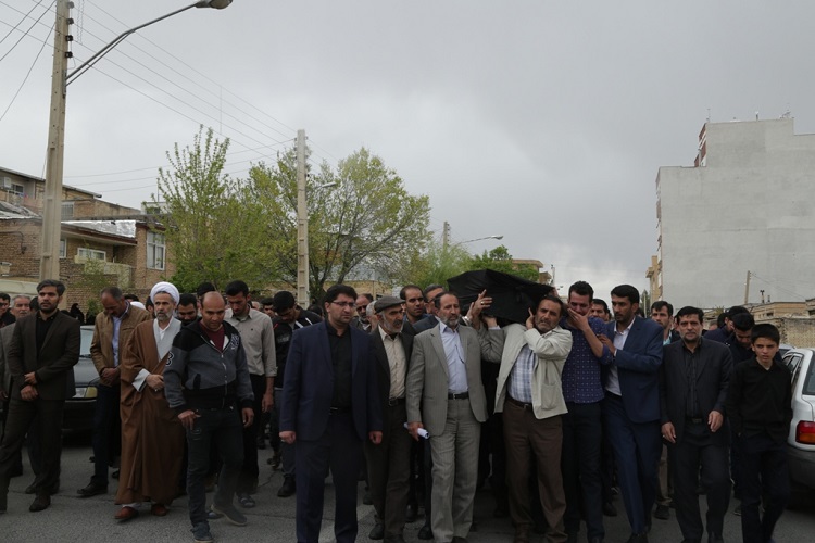 تشییع پیکر کارشناس قرآنی شهرستان اردل/گزارش تصویری