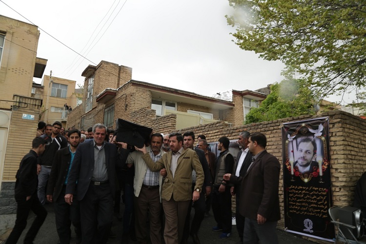 تشییع پیکر کارشناس قرآنی شهرستان اردل/گزارش تصویری