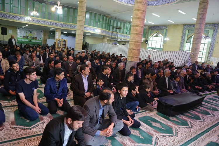 تشییع پیکر کارشناس قرآنی شهرستان اردل/گزارش تصویری
