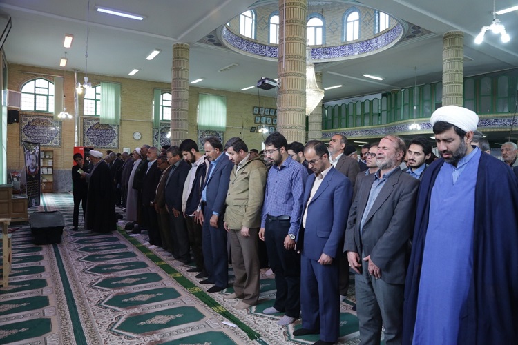 تشییع پیکر کارشناس قرآنی شهرستان اردل/گزارش تصویری