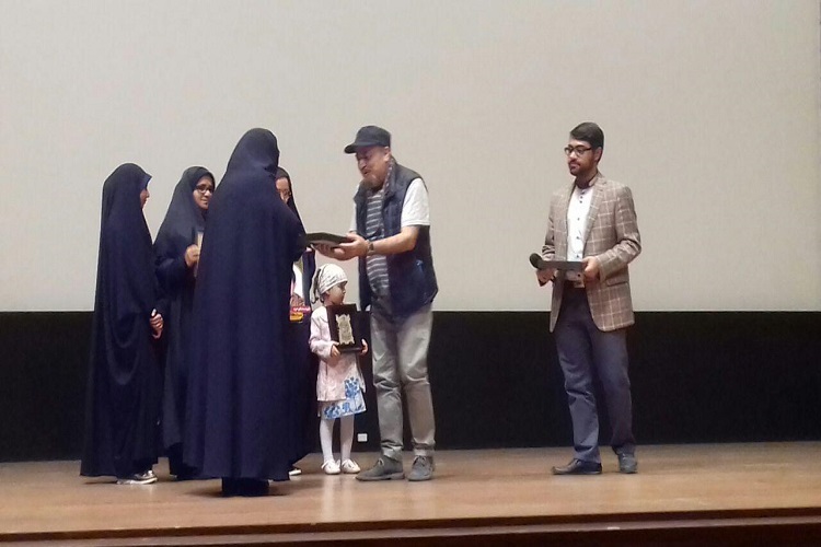 تقدیر خانواده شهدای مدافع حرم، خستگی پایتخت را از دوش من برداشت/ احساس کردم که توانستم اندکی، اندکی ادای دین کنم