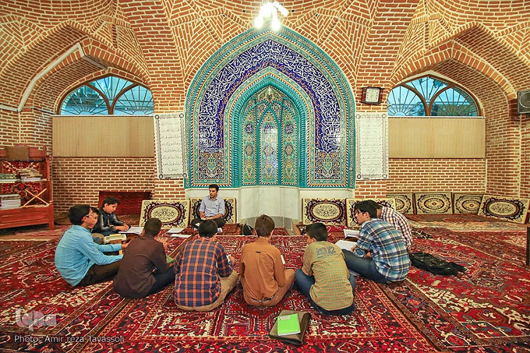 آموزش 50 قرآن آموز در مؤسسه قرآنی باب&zwnj;الهدی شهر سهند تبریز