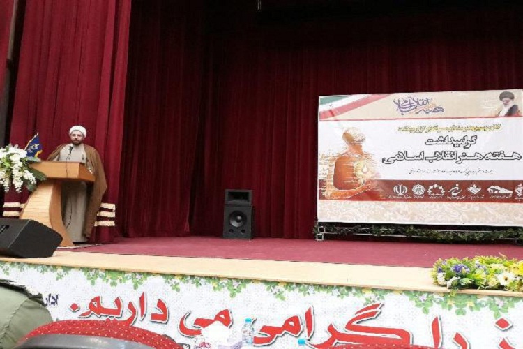 زبان هنرمند انقلاب، زبان قرب و شهود است