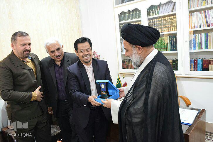 گزارش تصویری دیدار جمعی از اساتید دانشگاه اندونزی با آیت&zwnj;الله میرعمادی
