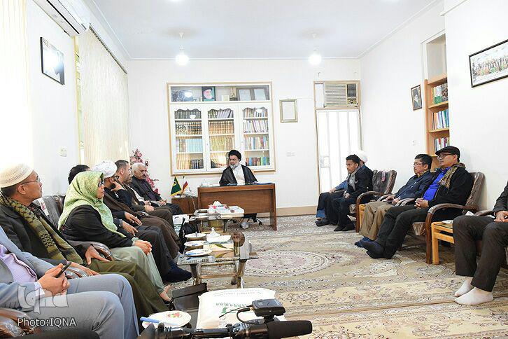 گزارش تصویری دیدار جمعی از اساتید دانشگاه اندونزی با آیت&zwnj;الله میرعمادی