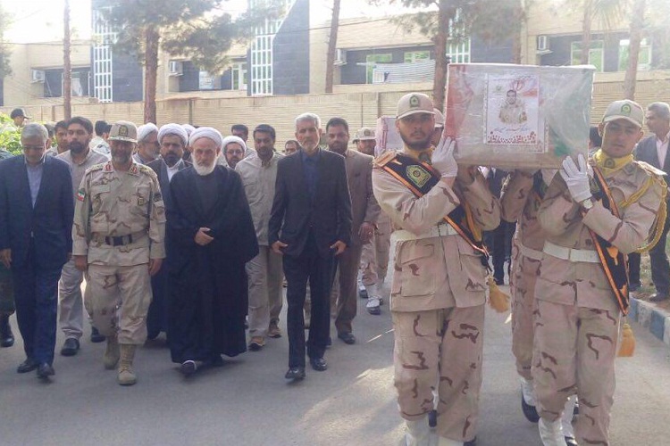 مرزبانان سیستانوبلوچستان با همرزمان شهیدشان وداع کردند مرزبانان سیستانوبلوچستان با همرزمان شهیدشان وداع کردند