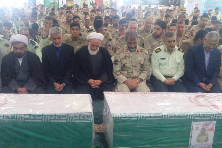 مرزبانان سیستانوبلوچستان با همرزمان شهیدشان وداع کردند مرزبانان سیستانوبلوچستان با همرزمان شهیدشان وداع کردند