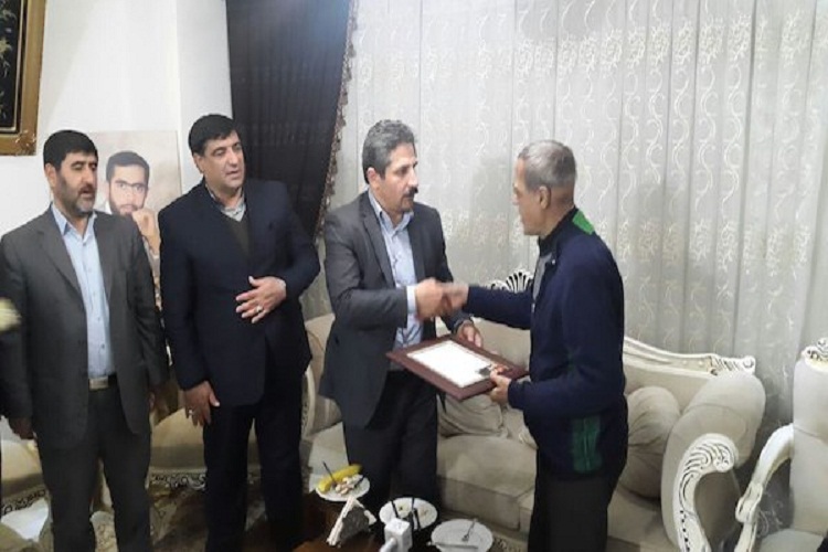 دیدار شهردار تبریز با خانواده شهید مدافع حرم صادق عدالت اکبری