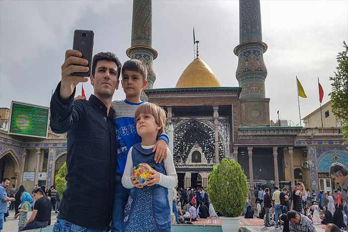 حضور زائران نوروزی از سراسر ایران در قبله تهران + تصویر