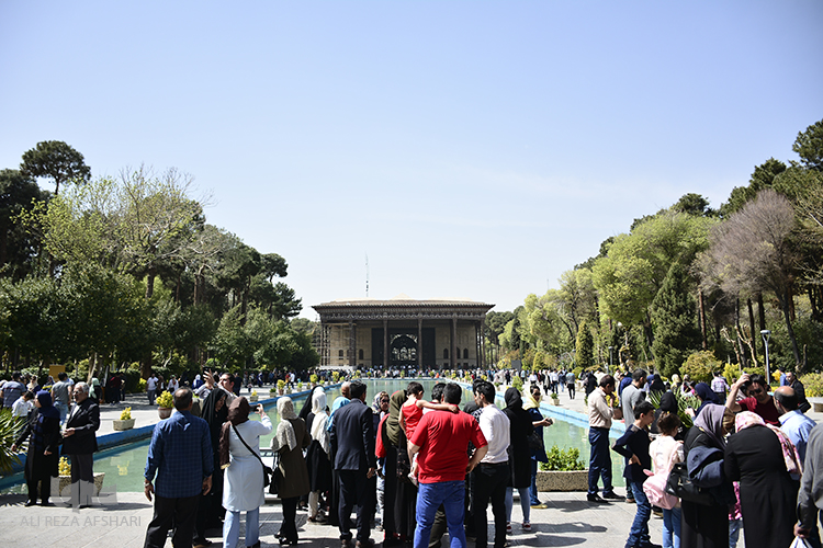 بازدید مسفران نوروزی از چهل ستون