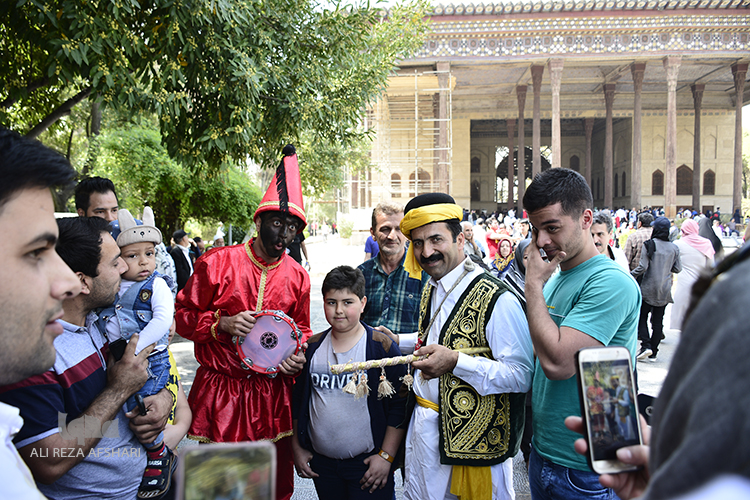 بازدید مسفران نوروزی از چهل ستون