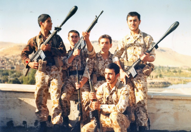 بشکنیم بتهایی که در لباس انسان و حکومت، مردم را به ضلالت میکشند بشکنیم بتهایی که در لباس انسان و حکومت، مردم را به ضلالت میکشند