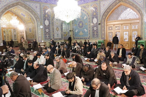 در حال بارگذاری عکس////برگزاری محفل انس با قرآن در مسجد امام (ره) بازار تهران + عکس
