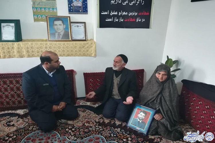 گلایه&zwnj;مندی پدر شهید &laquo;نامدار&raquo; از سنگ&zwnj;اندازی نهادها/ شهیدم سنگ قبر مناسب ندارد