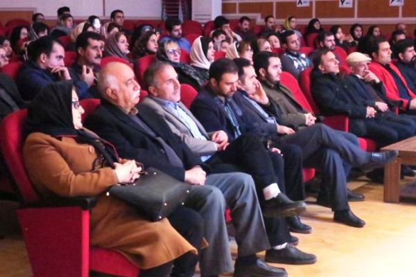هنرمندان در بخشهای مختلف فرهنگی و هنری حمایت میشوند هنرمندان در بخشهای مختلف فرهنگی و هنری حمایت میشوند