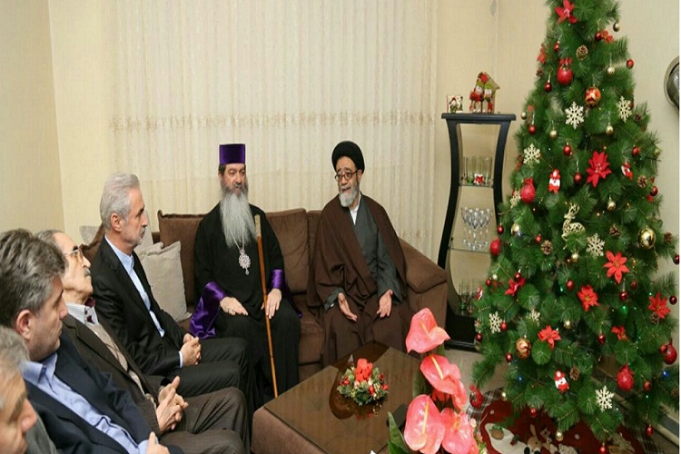 حضور نماینده ولی فقیه در استان و استاندار آذربایجان شرقی در منزل شهدای ارمنی