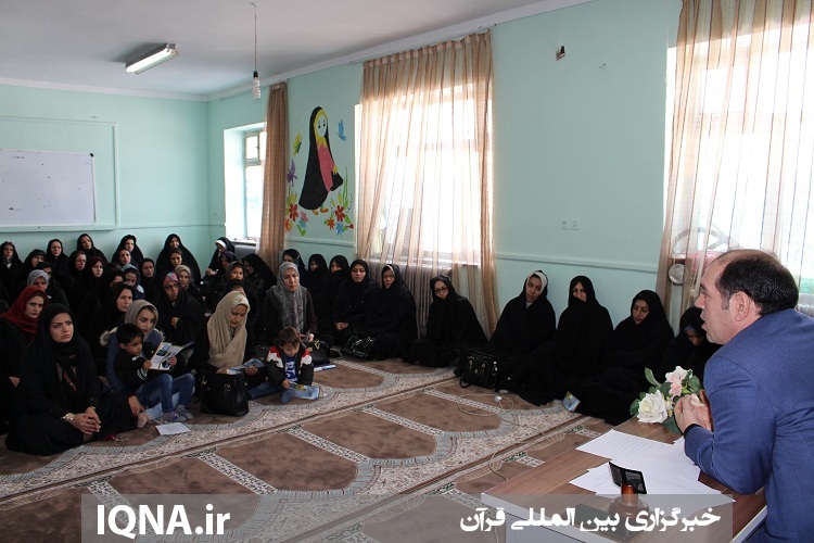 والدین با فرزندان خود مطابق با سلیقه و مطالبات روز آن&zwnj;ها برخورد کنند