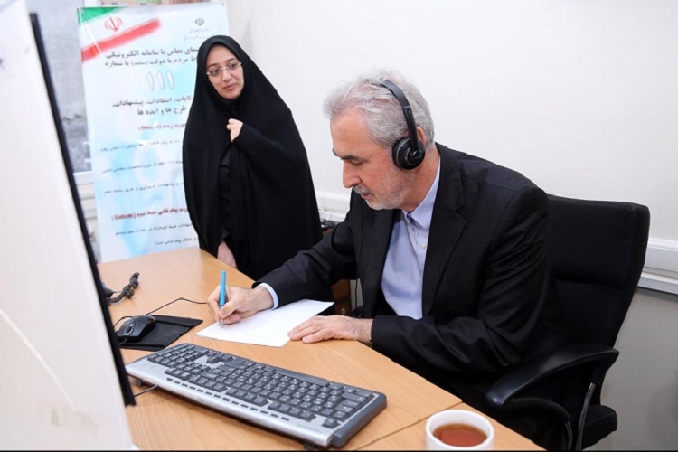بازدید استاندار آذربایجان&zwnj;شرقی از مرکز ارتباط مردمی دولت