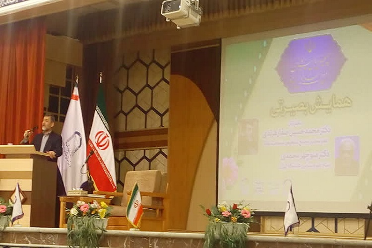 دشمن به دنبال جایگزینی منفی تابلوهای درخشان انقلاب است