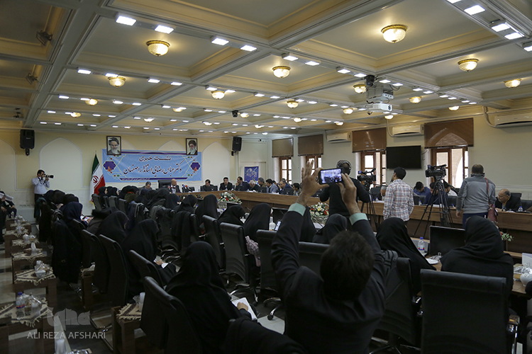 نشست خبری استاندار اصفهان