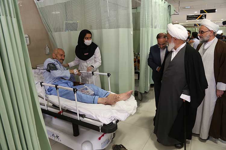 امام جمعه یزد تصریح کرد: مسئولان هم باید نسبت به رفع مشکلات پرستاران اهتمام ویژه&zwnj;ای داشته باشند و برای رفع این مشکلات اقدامات لازم را انجام دهند.
