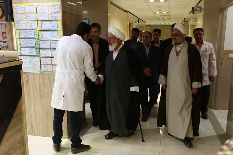 امام جمعه یزد تصریح کرد: مسئولان هم باید نسبت به رفع مشکلات پرستاران اهتمام ویژه&zwnj;ای داشته باشند و برای رفع این مشکلات اقدامات لازم را انجام دهند.