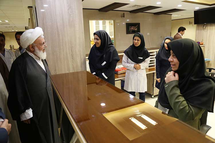 امام جمعه یزد تصریح کرد: مسئولان هم باید نسبت به رفع مشکلات پرستاران اهتمام ویژه&zwnj;ای داشته باشند و برای رفع این مشکلات اقدامات لازم را انجام دهند.