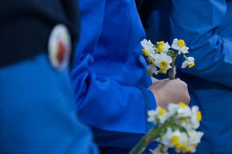 گزارش تصویری/«گل نرگس» هدیه امام جمعه قزوین به پرستاران