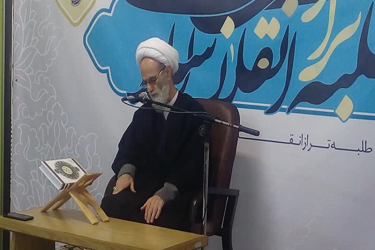 حافظان طلبه شان قرآن و لباس خود را حفظ کنند