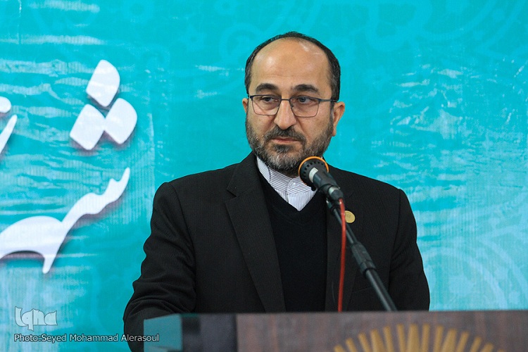 تربیت نیروی انسانی کم مهارت در دانشگاه یک خسران است