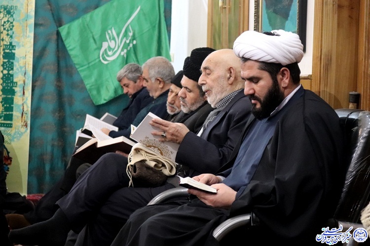 گزارش تصویری از محفل انس با قرآن در مسجد آقاکاظم اردبیل گزارش تصویری از محفل انس با قرآن در مسجد آقاکاظم اردبیل