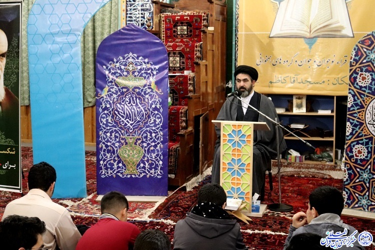 گزارش تصویری از محفل انس با قرآن در مسجد آقاکاظم اردبیل گزارش تصویری از محفل انس با قرآن در مسجد آقاکاظم اردبیل