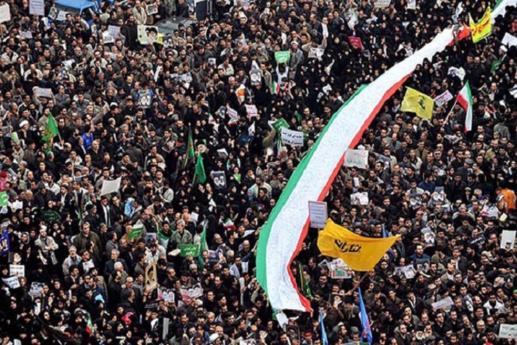 رمز ماندگاری انقلاب در وحدت و حضور یکپارپه مردم است