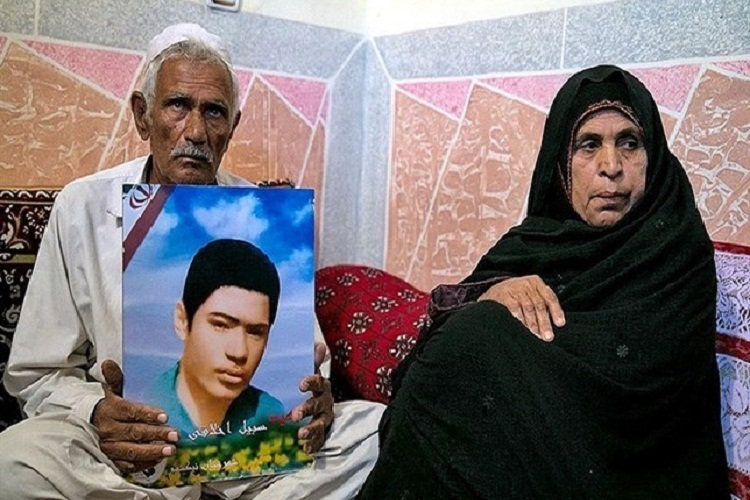 کتاب «میقات در نخلستان» در نیکشهر رونمایی شد کتاب «میقات در نخلستان» در نیکشهر رونمایی شد