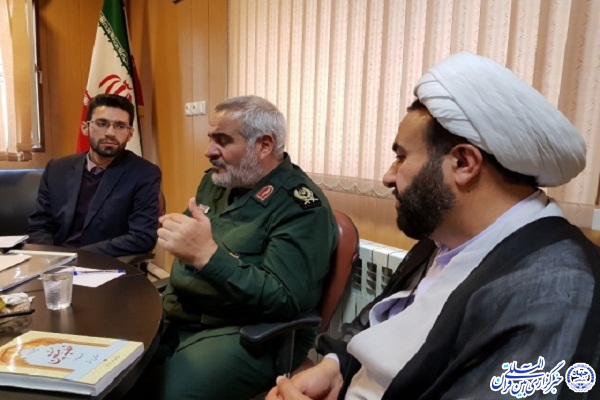 دانشجویان به تحلیل مسائل روز بپردازند