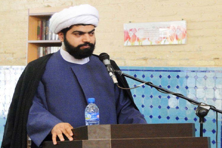 مسئولین آرمان انقلاب را فراموش نکنند