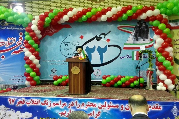 توحید و اعتقاد به خداوند، در راس دستاوردهای انقلاب اسلامی است توحید و اعتقاد به خداوند، در راس دستاوردهای انقلاب اسلامی است
