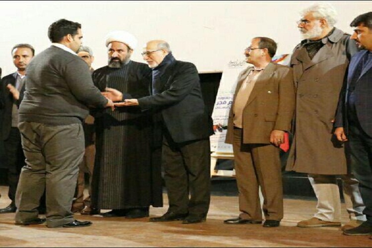 تجلیل از مرتضی مختاری در جشنواره فیلم فجر لرستان
