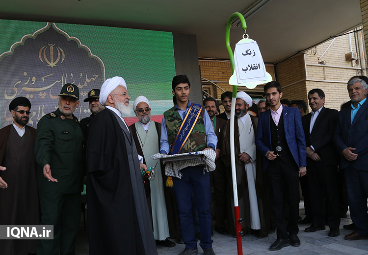 نواختن زنگ انقلاب در یزد