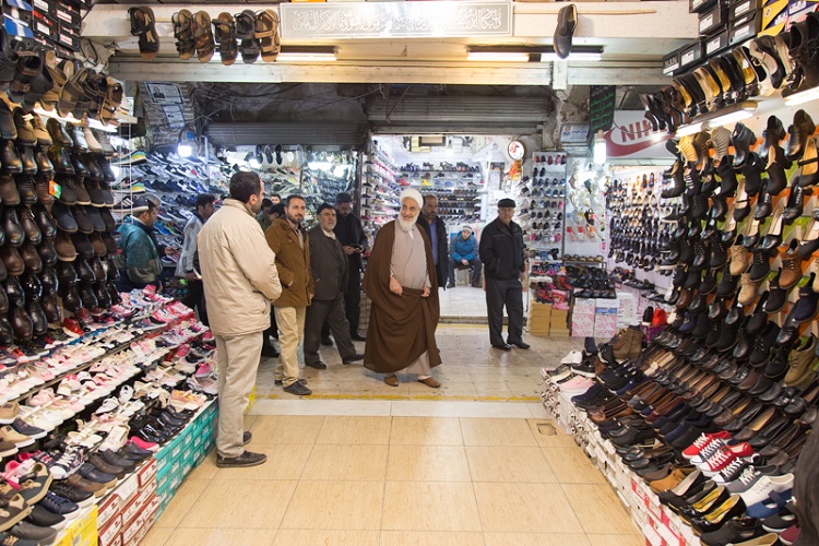 آیت الله در بازار قزوین
