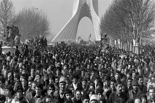 بررسی آثار عکاسان برتر انقلاب در اندیمشک
