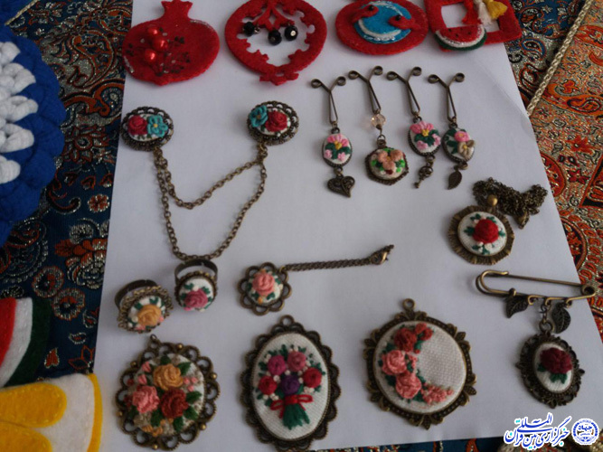 نمایشگاه صنایع دستی بانوان در مکتب نرجس(س) بیرجند