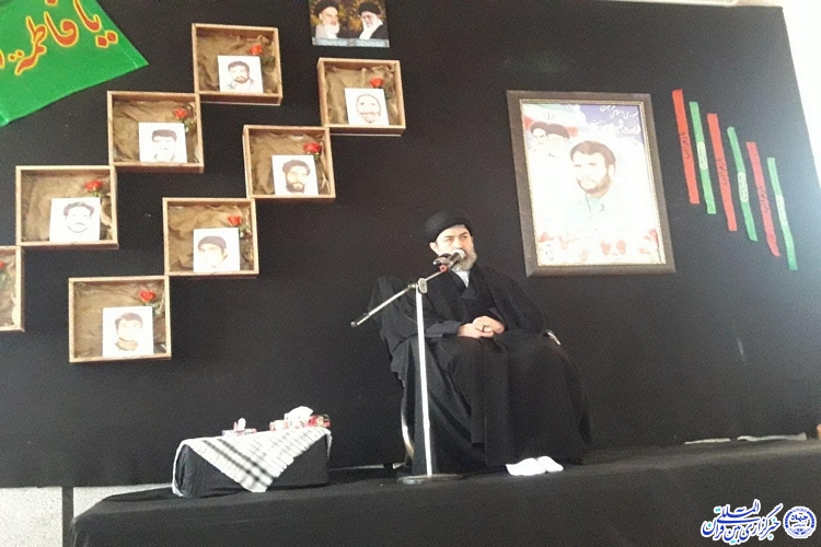 شرمنده شهدا بودن مشکلی حل نمیکند؛ به آرمانهای شهیدان عمل شود شرمنده شهدا بودن مشکلی حل نمیکند؛ به آرمانهای شهیدان عمل شود