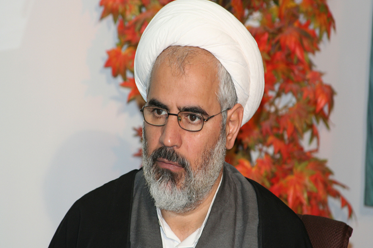 دانشگاه&zwnj;های علوم انسانی بر سر سفره غرب نشسته&zwnj;اند