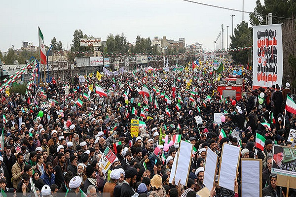 روز بارانی قم، میعادگاه تجدید میثاق مردم با انقلاب شد