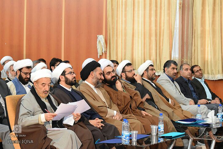 برگزاری جلسه شورای زکات لرستان برگزاری جلسه شورای زکات لرستان