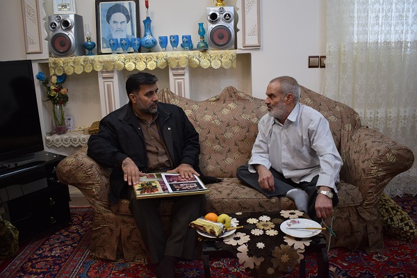 دیدار اعضای جهاد دانشگاهی همدان با جانباز &laquo;غلامعلی ترابی&zwnj;حبیب&raquo;