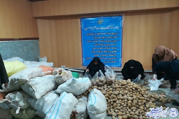 ۸ تن سیب زمینی بین نیازمندان بیرجندی توزیع شد