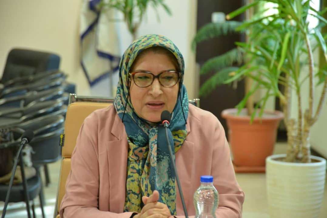 نبض مد و لباس را باید خودمان در دست بگیریم