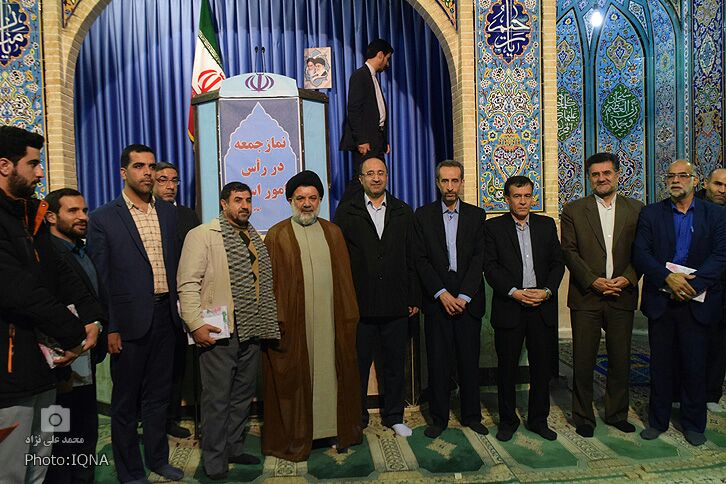 داوران جشنواره فرهنگی ـ قرآنی نمازجمعه خرمآباد تجلیل شدند داوران جشنواره فرهنگی ـ قرآنی نمازجمعه خرمآباد تجلیل شدند